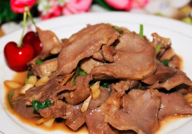 猪舌怎么做好吃？试试这种广式做法，香脆爽口，下饭又下酒