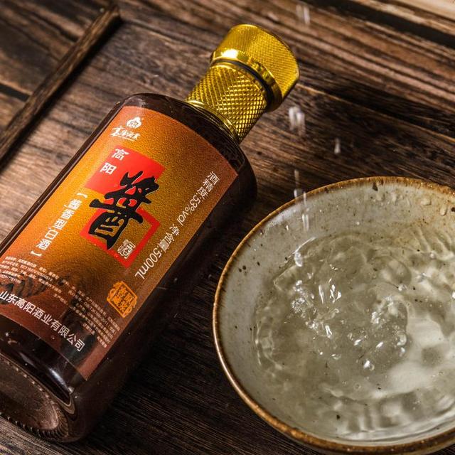 中国的“尴尬酒”，一直不温不火，价不到茅台零头，行家才喝