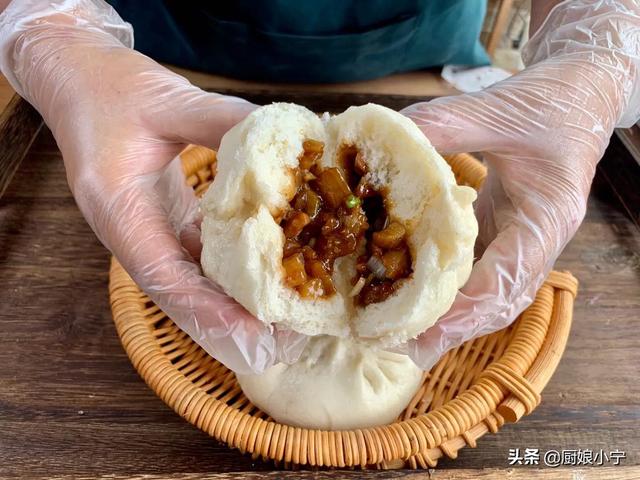 不管蒸包子还是馒头，和面时多加1个小，出锅蓬松暄软，还不塌陷