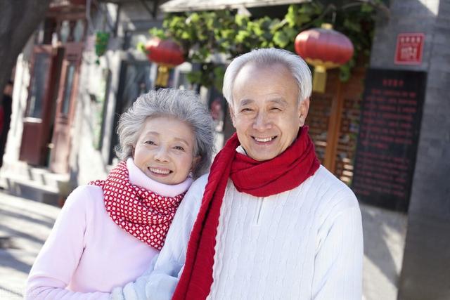 65岁后的老年人，血管弹性变弱，冬季警惕3种疾病，为健康护航