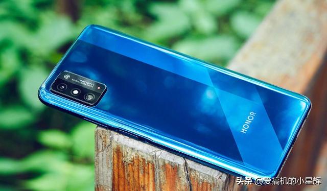 荣耀续航王，30万跑分+5000毫安+双扬声器仅1899