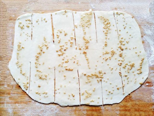 烙饼最忌“揉”，老妈用了几十年烙饼的方法，柔软多层，久放不硬