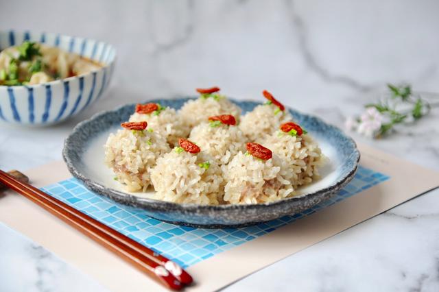 软糯Q弹的珍珠糯米丸子，咬一口香甜软糯，简单好做，不用泡米