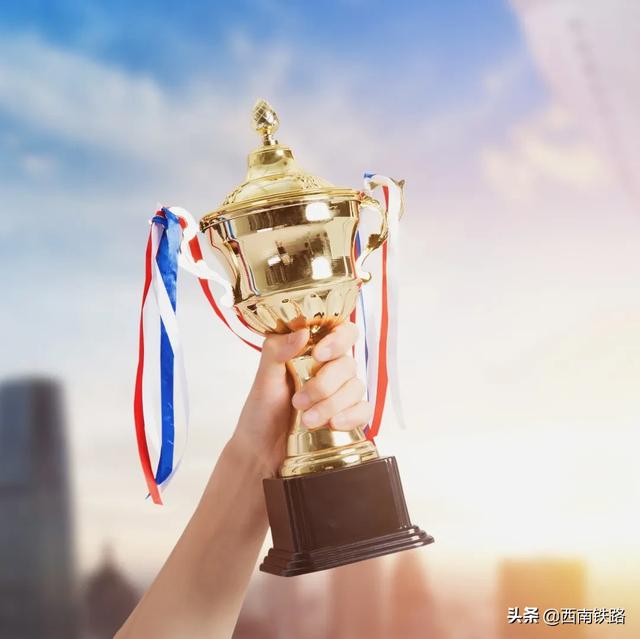 「超级宝妈」心茶座 | “你真聪明”VS“你很努力”，你pick哪一个？
