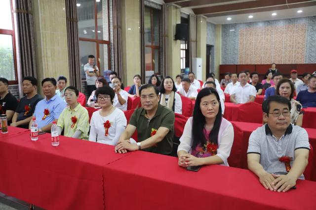 电影工厂|电影《戏里戏外》在济南市长清区万德街道灵岩大佛山景区举行开机仪式