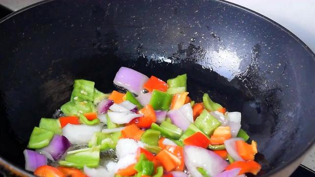 炒猪肝，别直接下锅，大厨教你正确做法，猪肝不老也不腥