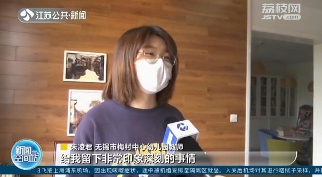 [超级宝妈]把思念融入画中，谁爱吃零食、谁爱赖床…95后老师手绘全班孩子漫画