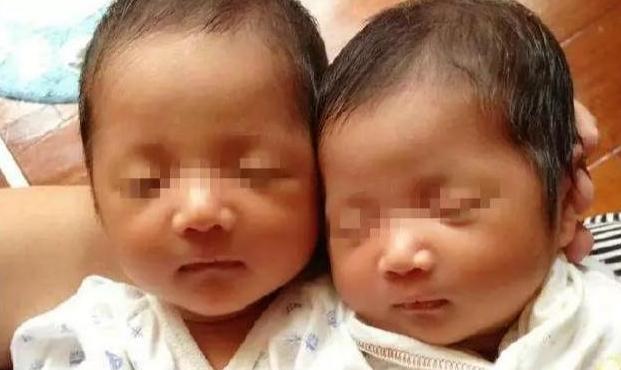 「你的育儿经」孕妈一次生下2个宝宝，丈夫还没高兴完，医生却说：这不是双胞胎