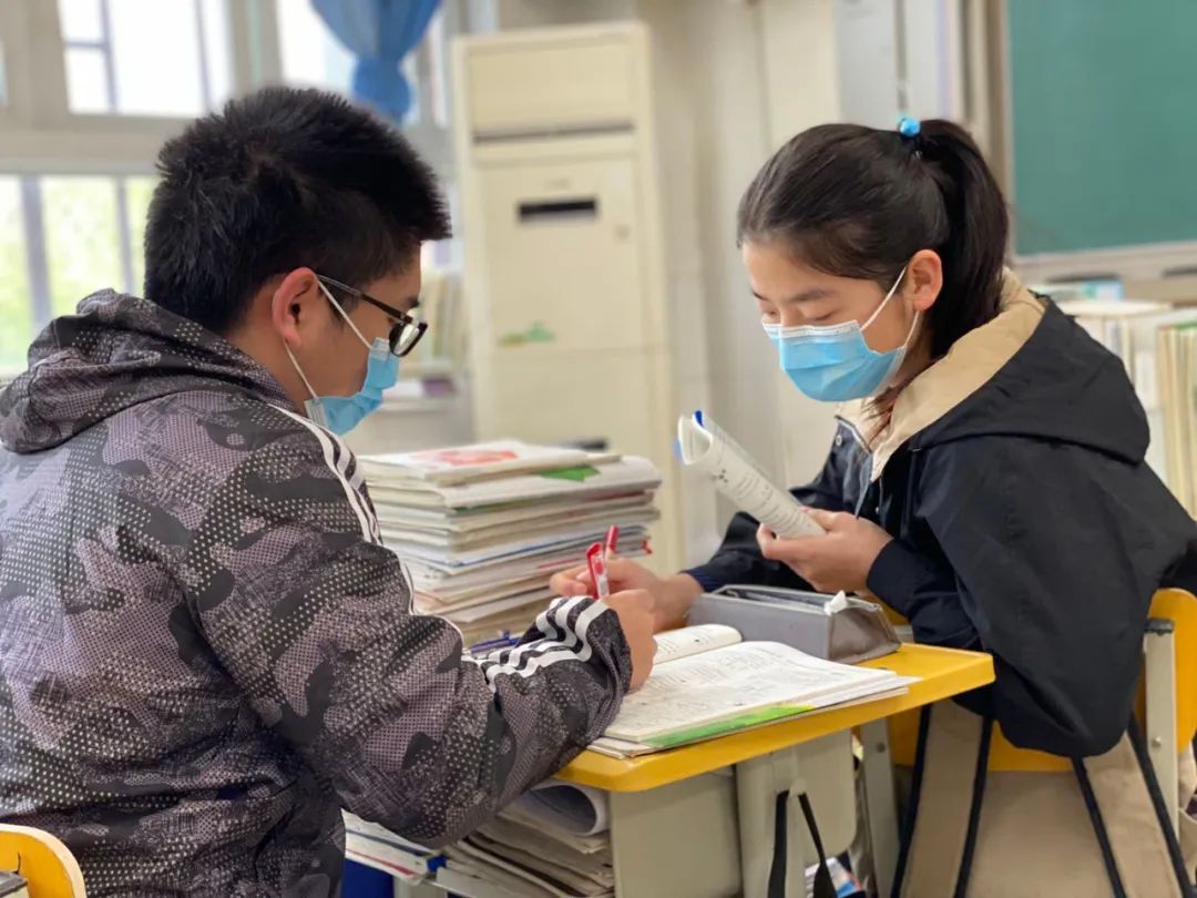 暖先生格调：第一批复课的孩子怎么样了？揭秘来啦！张文宏这样寄语复课的孩子……