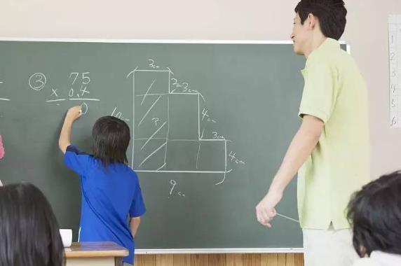 超级宝妈|幼儿园超前教育的害处，上了小学后将大爆发，上学能晚一年是一年