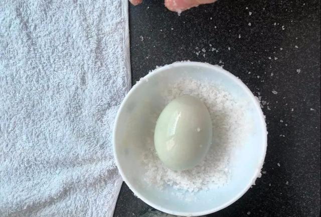 腌咸蛋的传统做法，不用裹泥，不用盐水，28天流油起沙