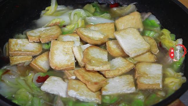 白菜炖豆腐最忌直接下锅，老保姆教我正确做法，上桌连汤汁都不剩
