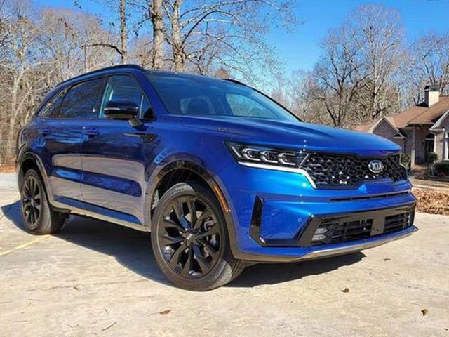 起亚全新索兰托实拍！熏黑外观套件，搭1.6T混动，座椅2+2+2布局