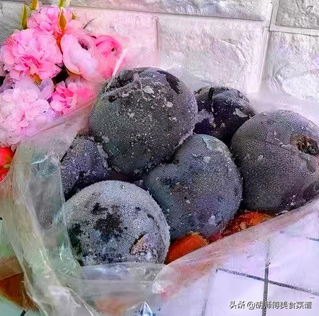 南方人网购“冻秋梨”，表示太难吃！被东北人看到：不会吃别乱说