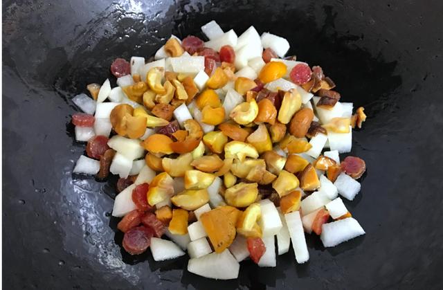 学会这懒人焖饭，喜欢的配菜自己放，菜饭一锅出