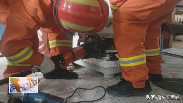 「你的育儿经」“熊孩子”被卡洗衣机 渭南消防破拆切割忙救援
