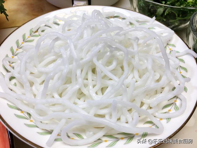 天冷花80块钱在家吃火锅，单人单锅，经济实惠，味道也不差