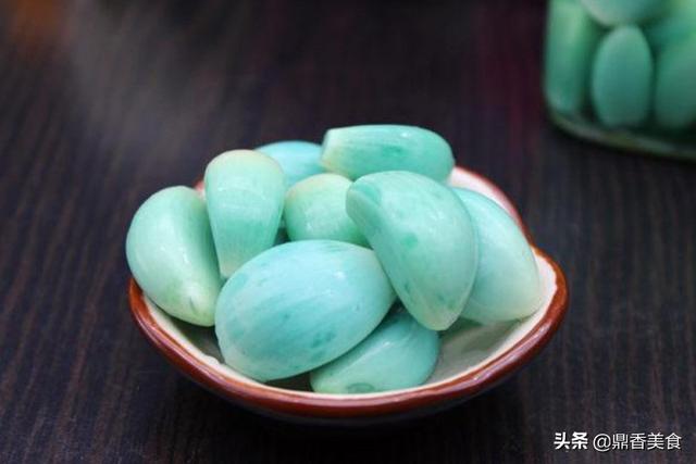 腌腊八蒜，牢记3放3不放，大蒜粒粒碧绿，汤汁酸甜，脆爽可口