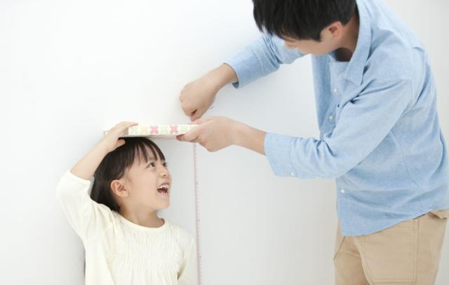 【超级宝妈】夫妻常两地分居对娃有哪些影响?看完真实案例,忍不住心疼孩子