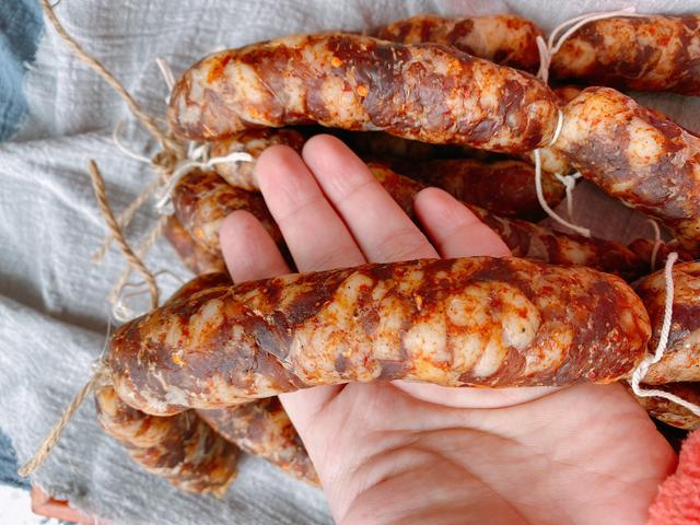 想吃川味香肠不用买了，配方和做法都告诉你，麻辣咸香，味道正宗