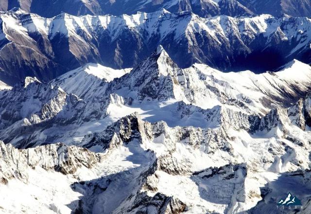 「旅行百事通」.矗立在中国的神秘金字塔，你爬上去过吗？