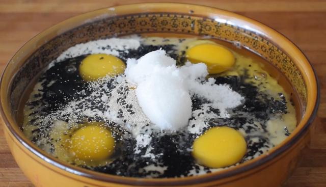 鸡蛋不再炒着吃，教你1个好吃做法，5分钟出锅，比油条还好吃