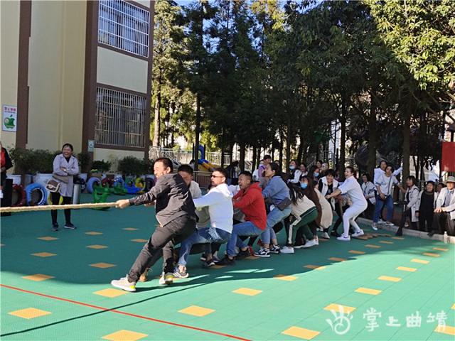 师宗县凤城幼儿园开展“大手拉小手、快乐冲冲冲”亲子运动会