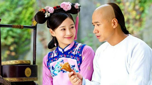 袁姗姗捏文物姿势让周震南着急，淡定回应，将黑红路线贯彻到底？|资讯早知道