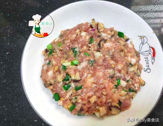 特别适合冬天吃的一道蒸菜，蒸一蒸就好，鲜香美味，营养还不上火