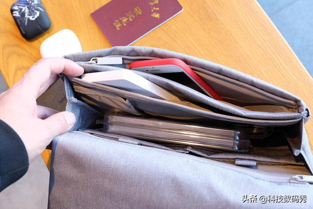 宜丽客手包、数码收纳包，秋冬季节小哥哥、小姐姐出行的最爱