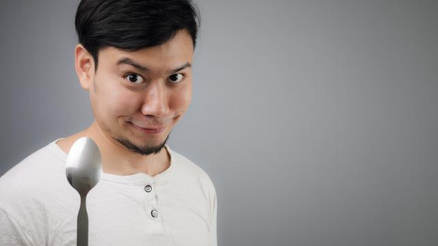 男性到了中年，需要补充3种微量元素，5种维生素，身体更健康