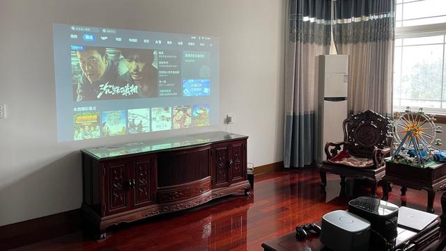 5000元档位投影对决——坚果J10、腾讯极光T6对比测评