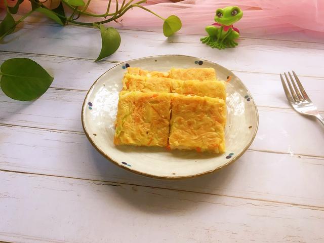 早餐吃蔬菜蛋饼，营养又省时，几分钟搞定，再也不担心吃不上早餐