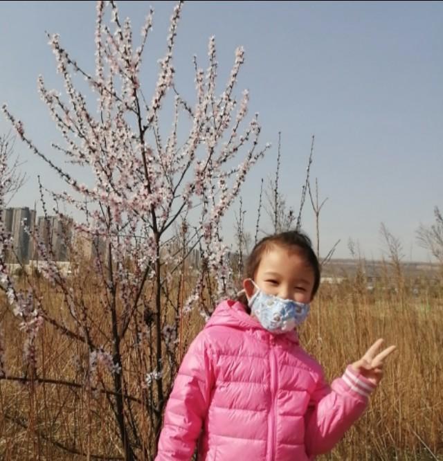 超级宝妈■疫情缓解了，现在出门你给娃还带口罩吗？