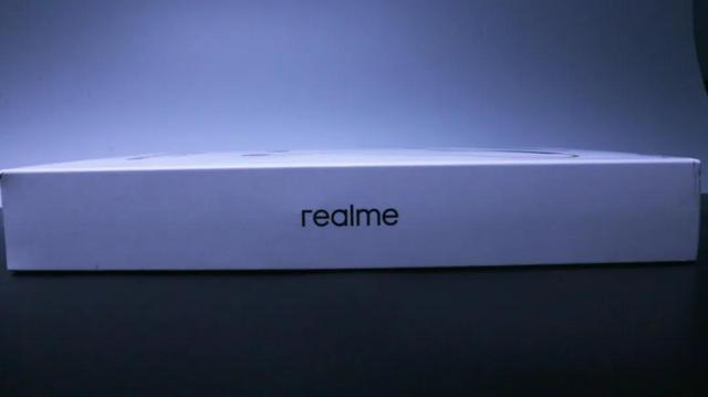 四百块钱做主动降噪，realme 真我黄开箱