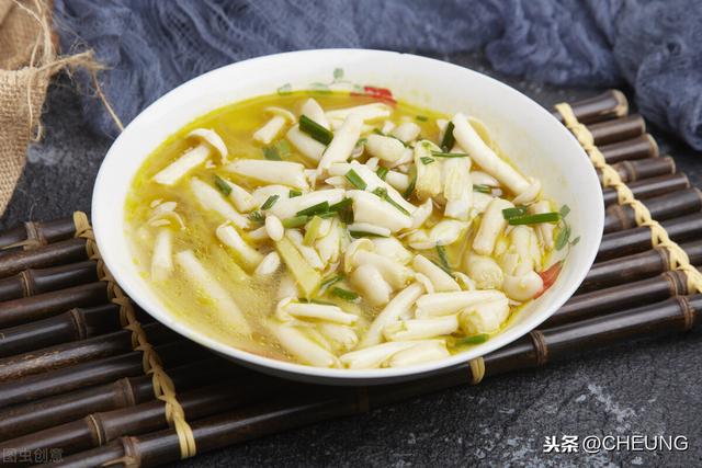 素炒白玉菇，鲜香美味还刮油，冬天超开胃的美味家常菜，做法简单