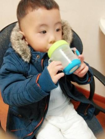 【超级宝妈】带娃要会消积食，做好“二少二多”，孩子脾胃好、少生病