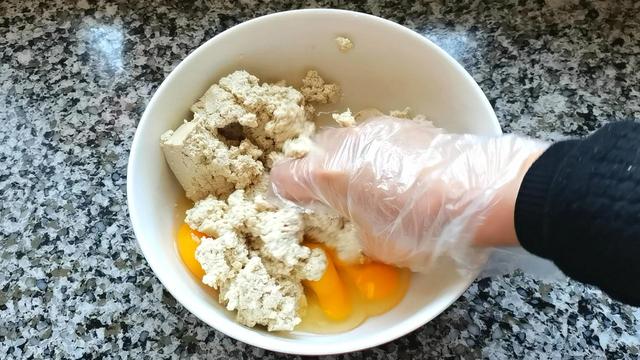 韭菜肉末豆腐羹，松软鲜嫩，真好吃，健脾和胃，老少皆宜的家常菜