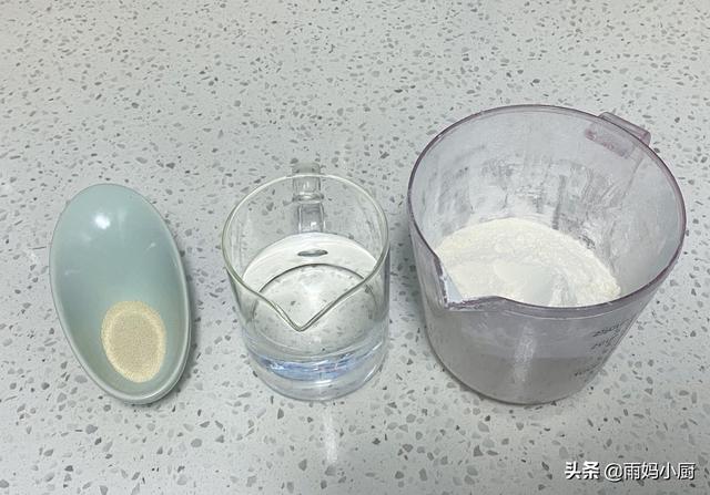 分享1款万能汉堡配配方，做餐包或者吐司都适用，柔软拉丝又美味