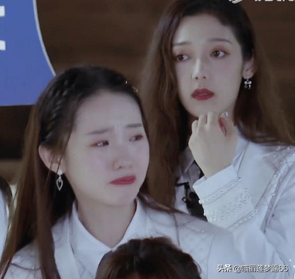 电影工厂|张艺凡穿短裤在地上打滚,却忘了镜头的存在,她的腿型无意抢镜