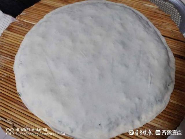 情报站｜油料葱花鸡蛋黄，一炉一鏊出锅香！韭菜鸡蛋饼回味无穷