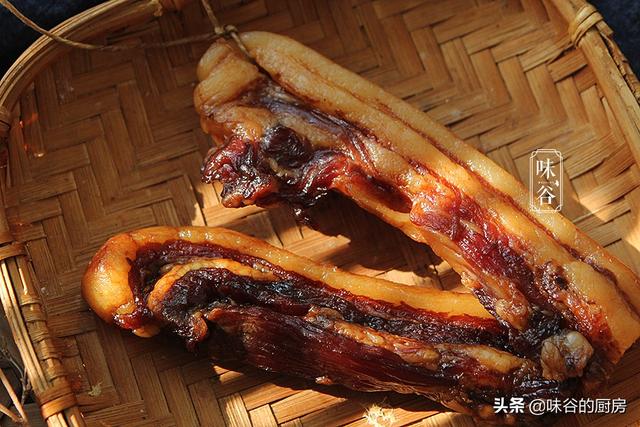 腌腊肉时，不要只会加盐，教你正确做法，咸香入味，放一年不坏