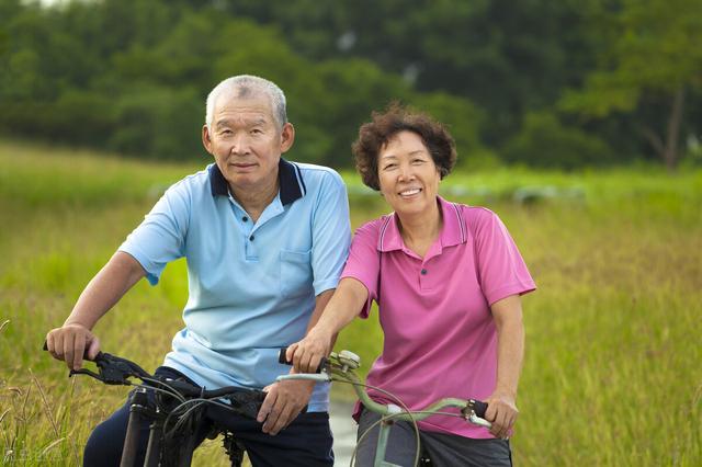 老年人大便不好解，饮食“3多1少”，坚持4件事，“惊喜”不断