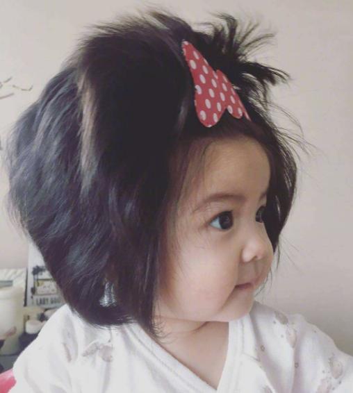 [你的育儿经]“地中海”宝宝走红，发量稀少让网友哭笑不得：上辈子是程序员
