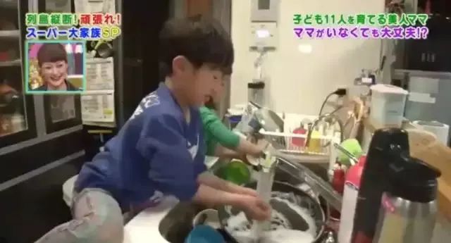 一路向北@结婚20年生11个娃！41岁妈妈带娃日常：5:00起床，0:50睡觉，有时只睡2小时.....
