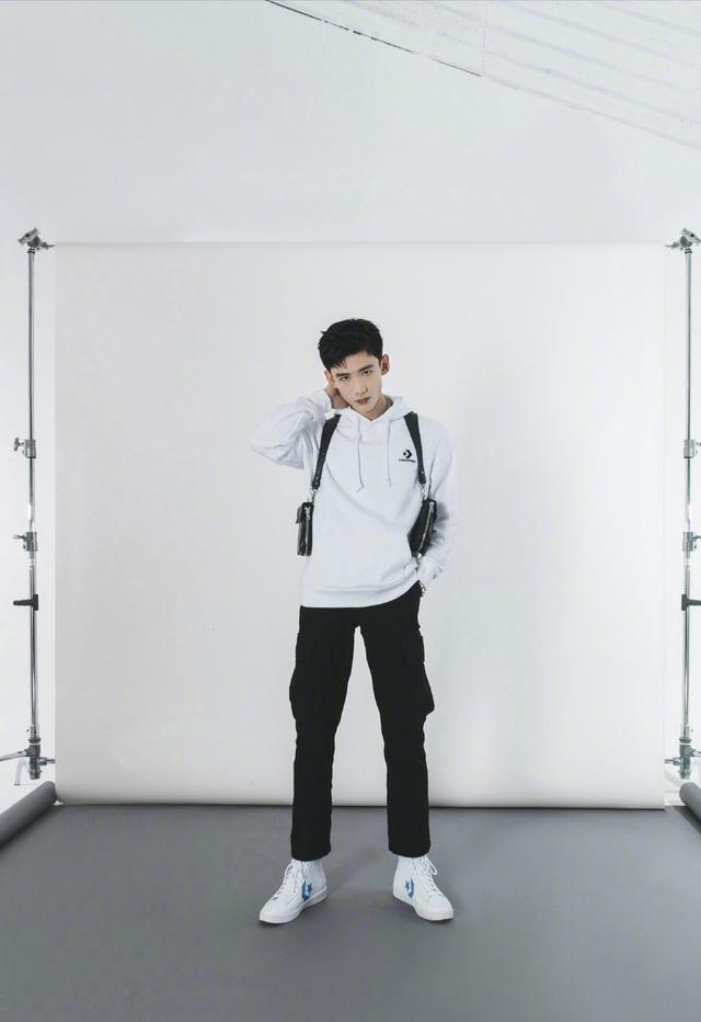 普拉达女王白敬亭|亭会穿 亭帅气