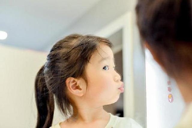 你的育儿经|3岁萌娃臭美，把芝麻糊当面膜，宝妈：上辈子可能是个“粉刷匠”