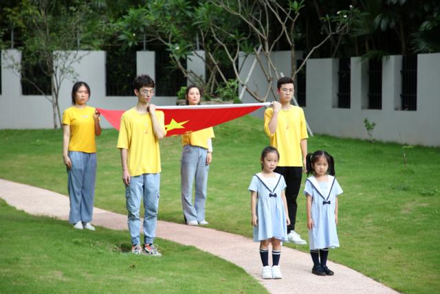 你的育儿经|看!南山区幼儿园门前全是口罩都遮不住的笑脸~