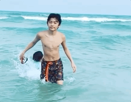 张柏芝接儿子放学，13岁Lucas身高超过妈妈，网友：长大后不得了巴拉啦解说