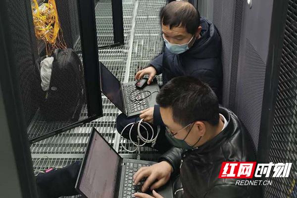 #红网#全球首款P比特集群路由器在湖南联通云数据中心成功上线